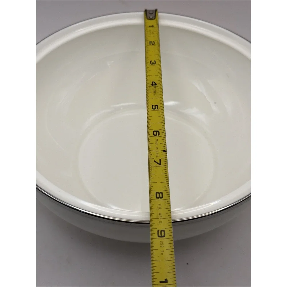 Mikasa Wellesley Covered Casserole Fine Bone China Platinum Trim VTG 8.5